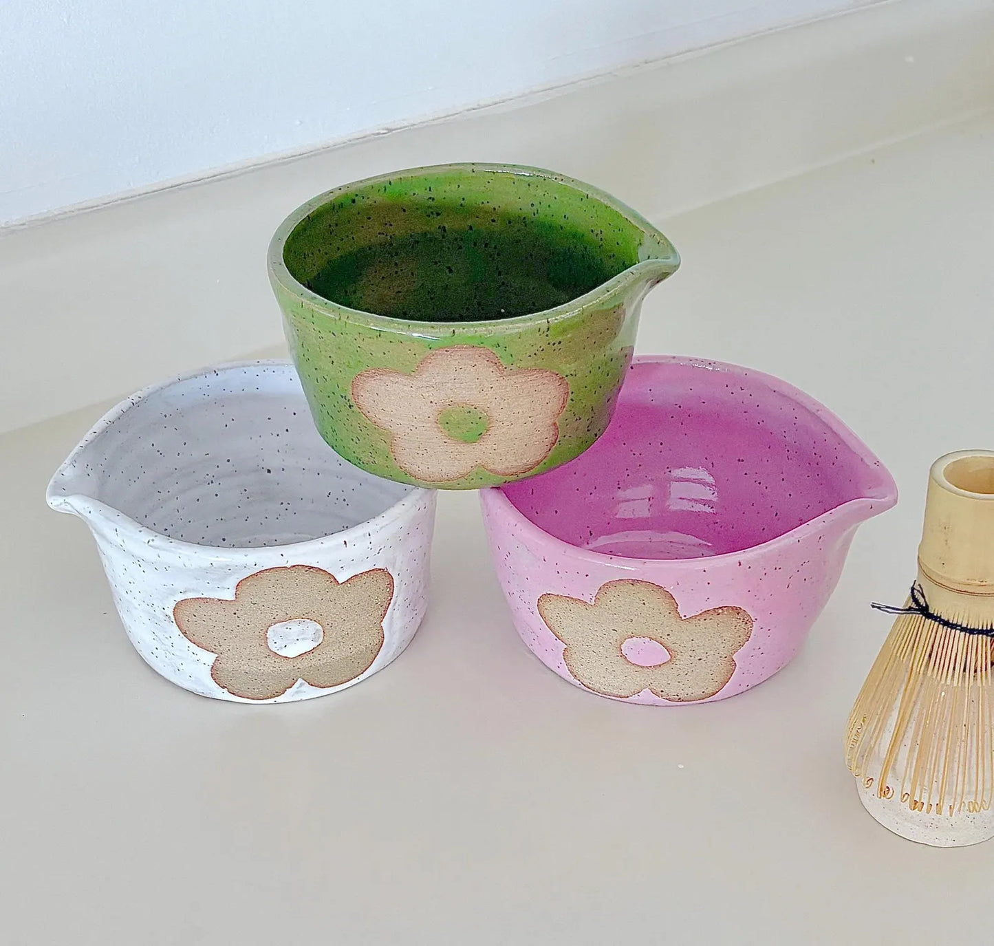 PREORDER: daisy handmade matcha bowl-matcha bowl handmade-ceramic matcha bowl-matcha tea set-floral matcha set-matcha bowl spout cute-matcha